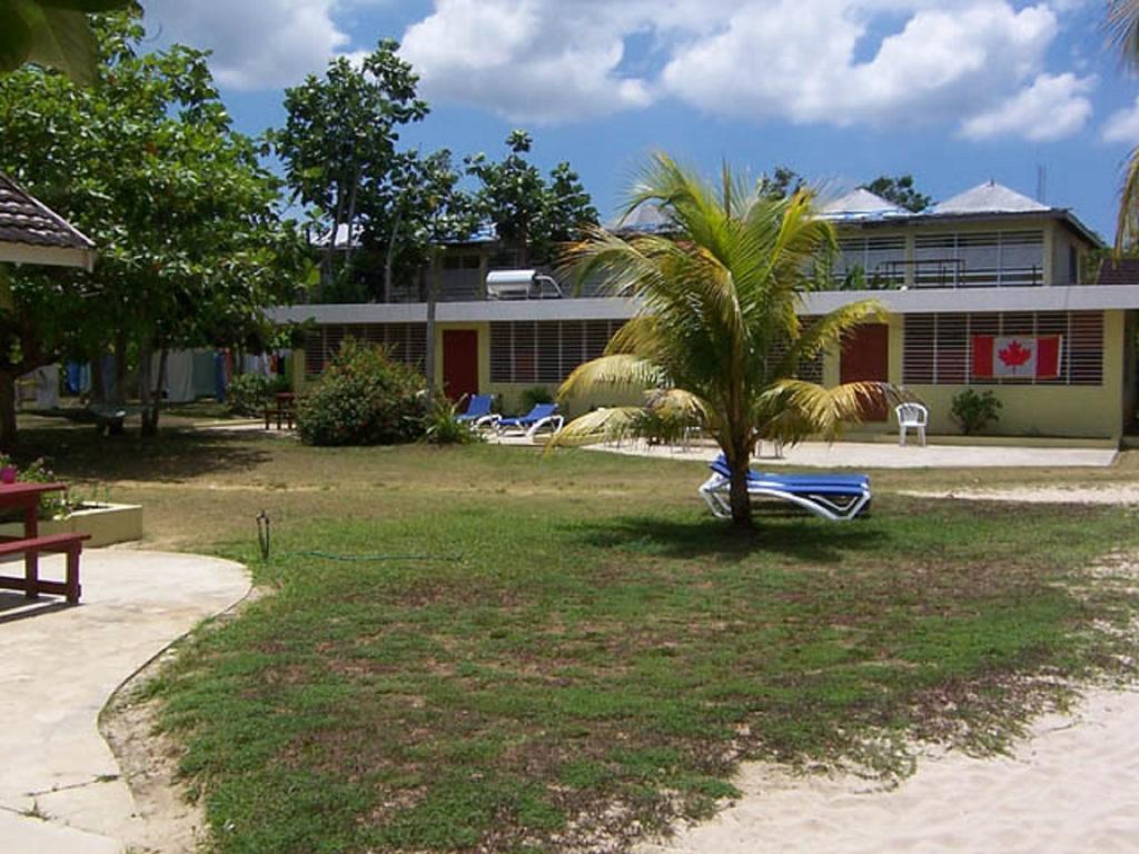 Yellow Bird Sea Hotel Negril Exterior foto