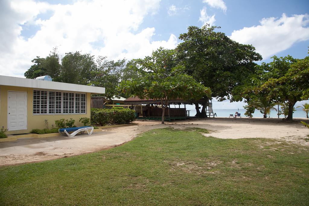 Yellow Bird Sea Hotel Negril Exterior foto